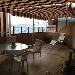 https://cadiz-precioso-atico-casco-historico.hotelsincadiz.net